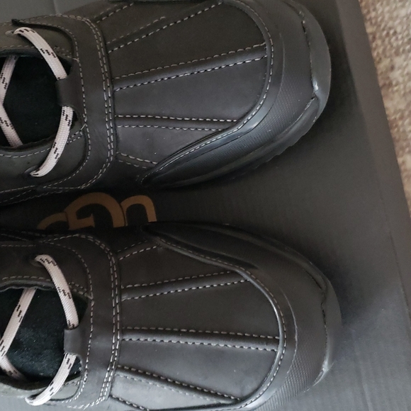 UGG Men Eliasson black laced up leather winter boots - Picture 3 of 13